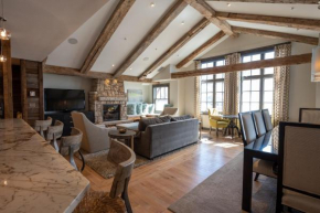 Three Bedroom Mountain Chic 6th Floor Penthouse with Amazing View condo